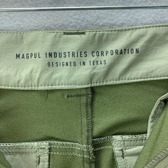 **SOLD**Magpul Mens Utility Pants Large Green Tactical Softshell Nylon Stretch - Picture 12 of 13